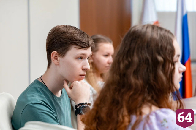 Анна Кузнецова встретилась в Саратове со студенческими семьями
