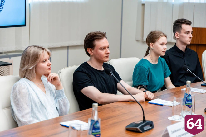 Анна Кузнецова встретилась в Саратове со студенческими семьями