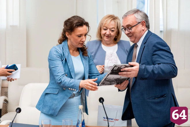 Анна Кузнецова встретилась в Саратове со студенческими семьями