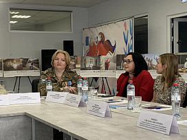 В Саратове открылись выставки «Рожденные вопреки» и «Русские Мадонны»